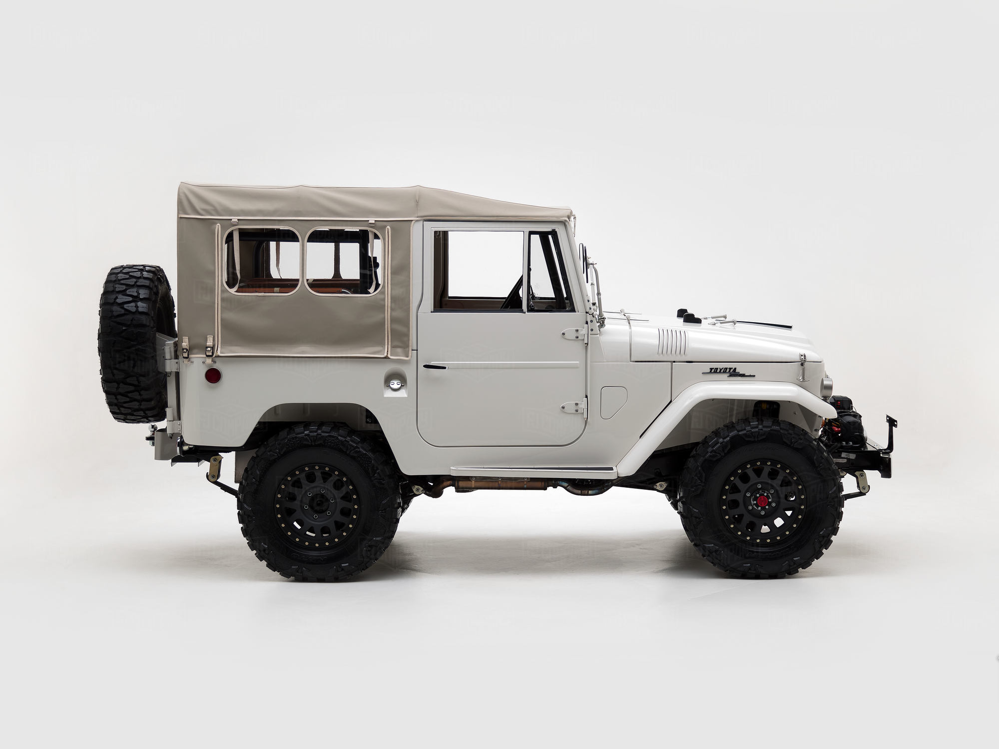 The-FJ-Company-1966-FJ40-Land-Cruiser---White-43596