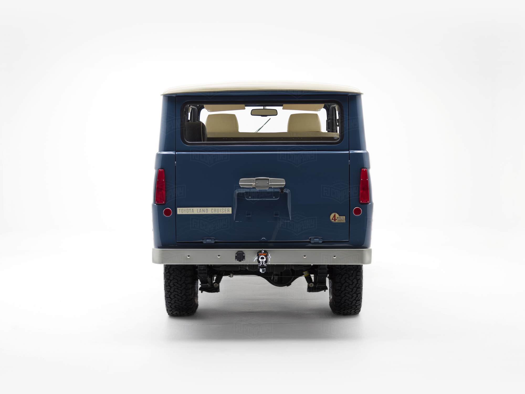 1967 FJ45 26152 Blue Studio