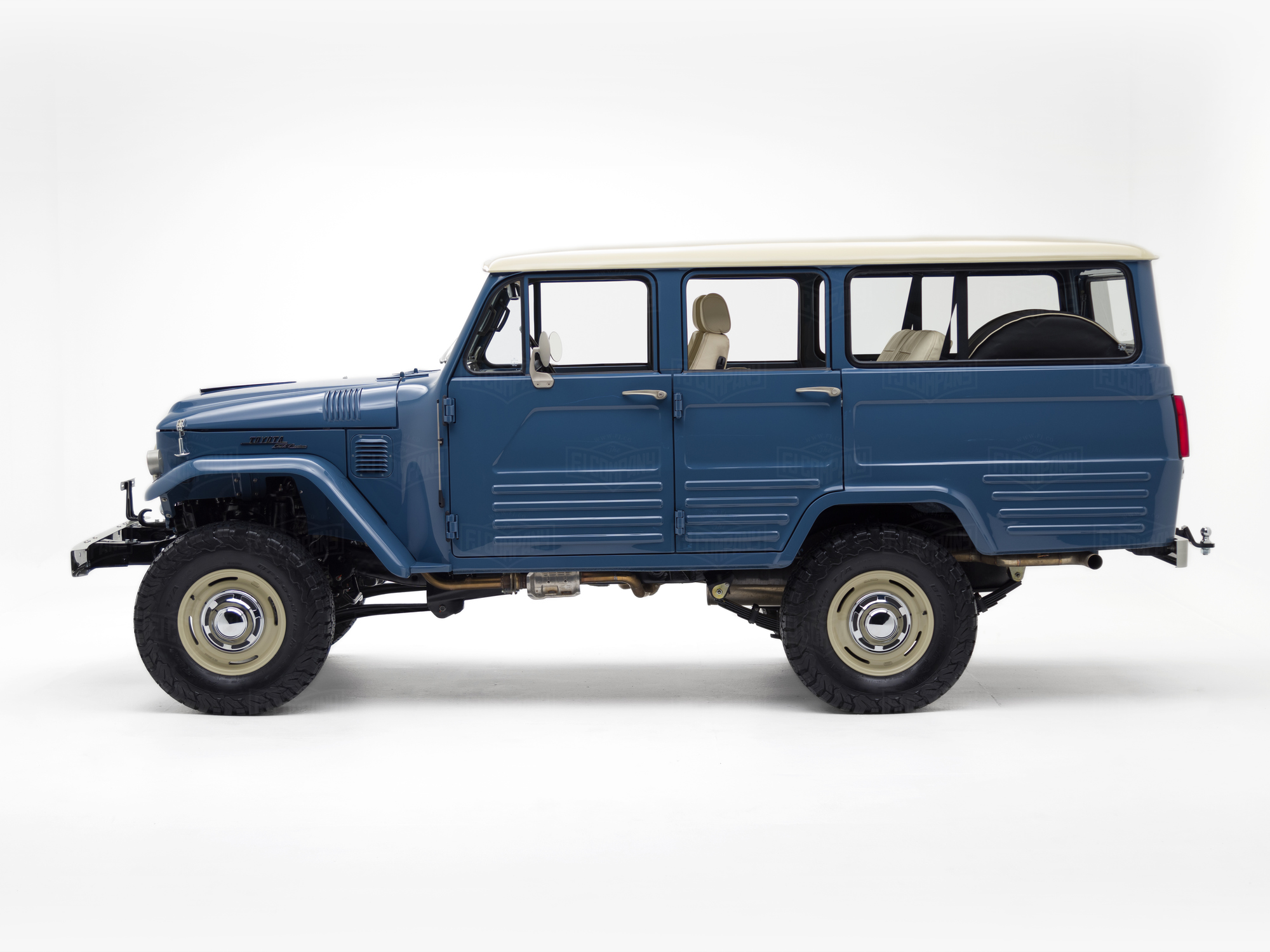 1967 FJ45 26152 Blue Studio