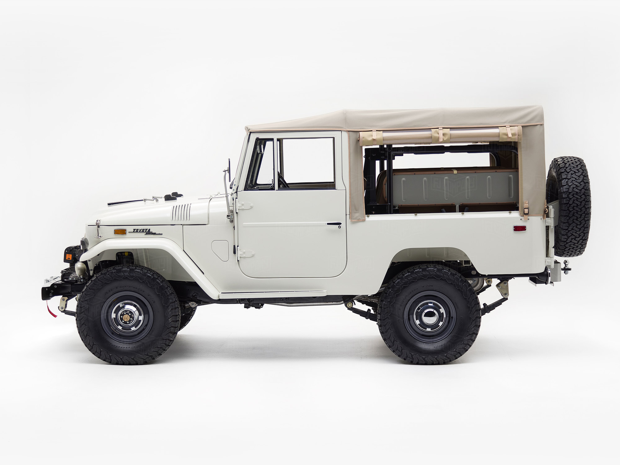 The FJ Company Toyota Land Cruiser 1970 FJ43-20731 White