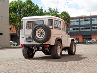 The FJ Company Toyota Land Cruiser 1971 FJ40-91620 Cloudmist Gray
