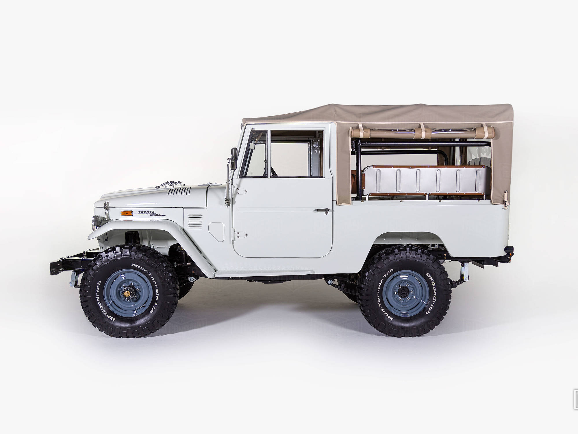 1974 Toyota Land Cruiser FJ43 30275 Orange