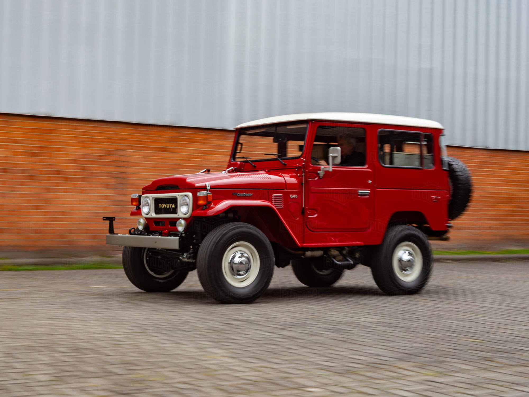 1977 G40 248400 Heritage Muleta Red - Finished