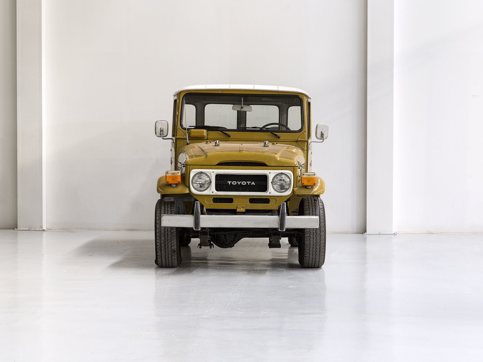 The-FJ-Company-1977-FJ40-Land-Cruiser-yellow-248400