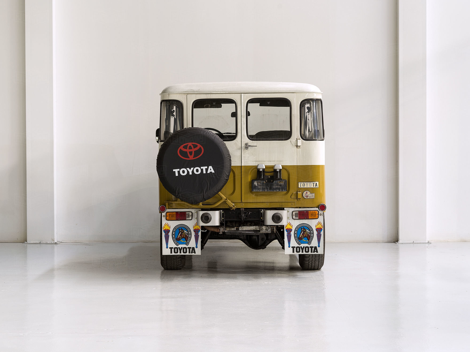 The-FJ-Company-1977-FJ40-Land-Cruiser-yellow-248400