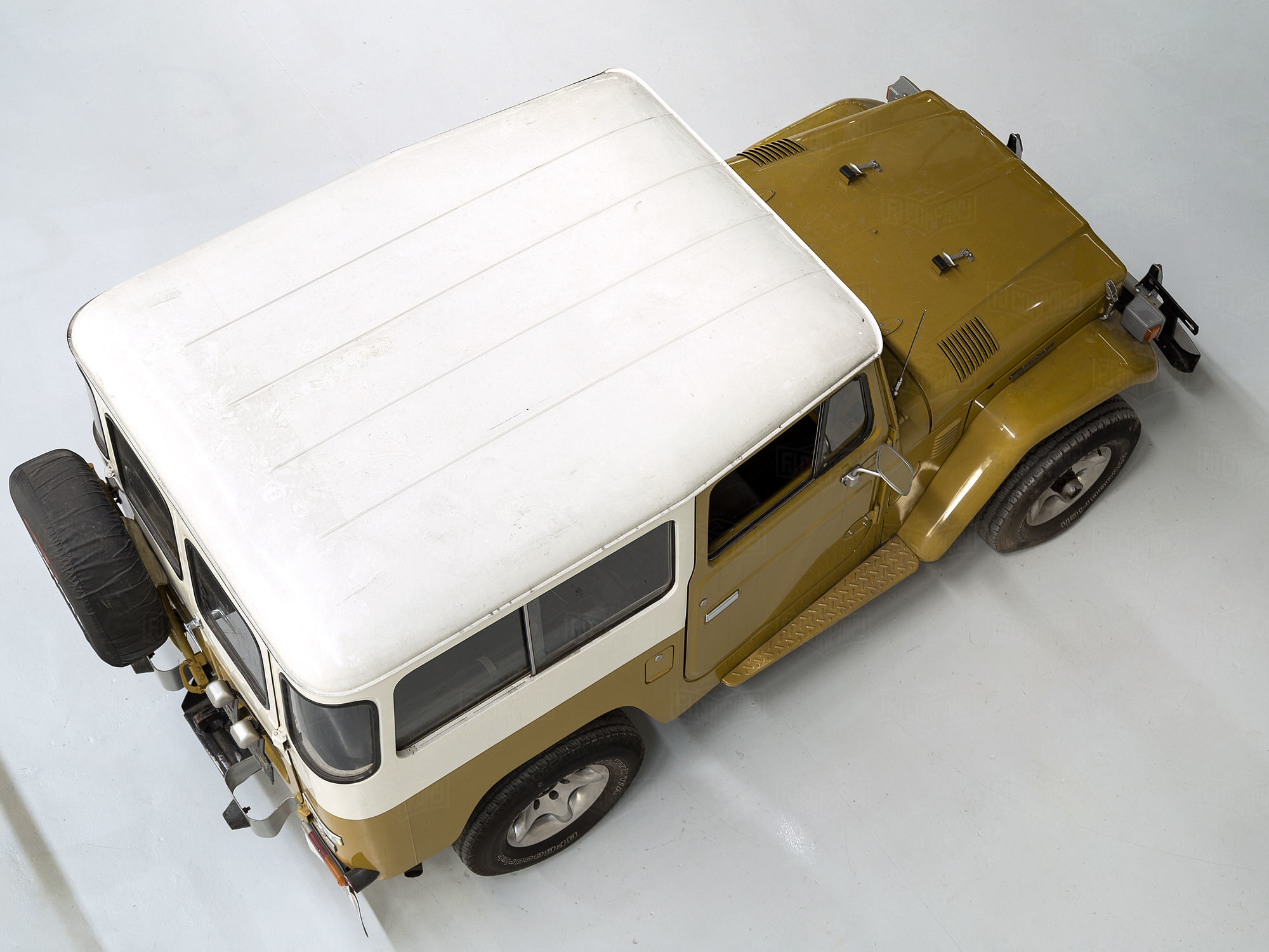 The-FJ-Company-1977-FJ40-Land-Cruiser-yellow-248400