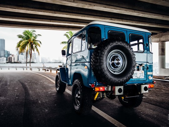 LandCruiser FJ40 (red)