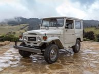 1978 FJ40 Land Cruiser White