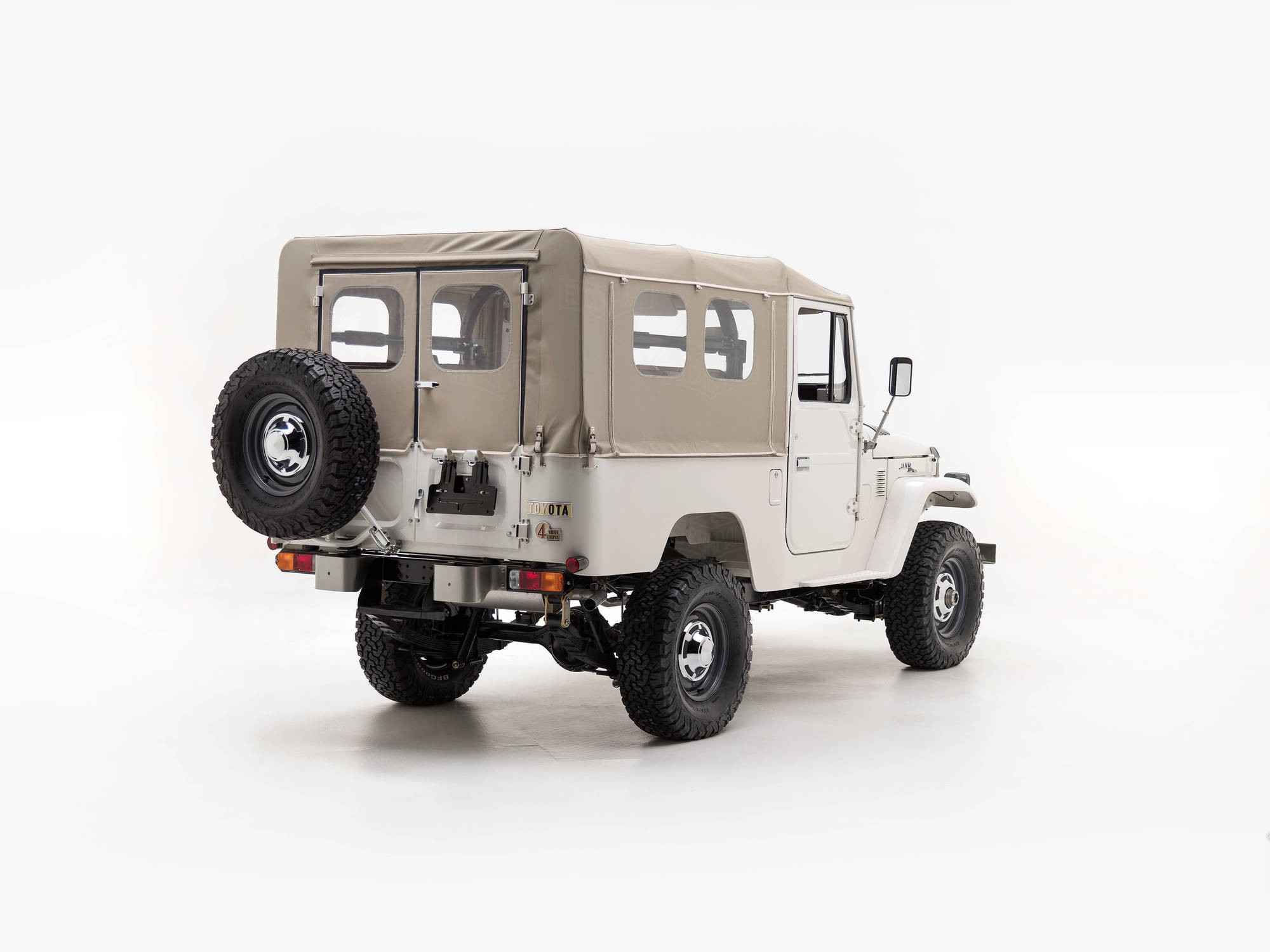 The-FJ-Company-1978-FJ43-Land-Cruiser---White-57926