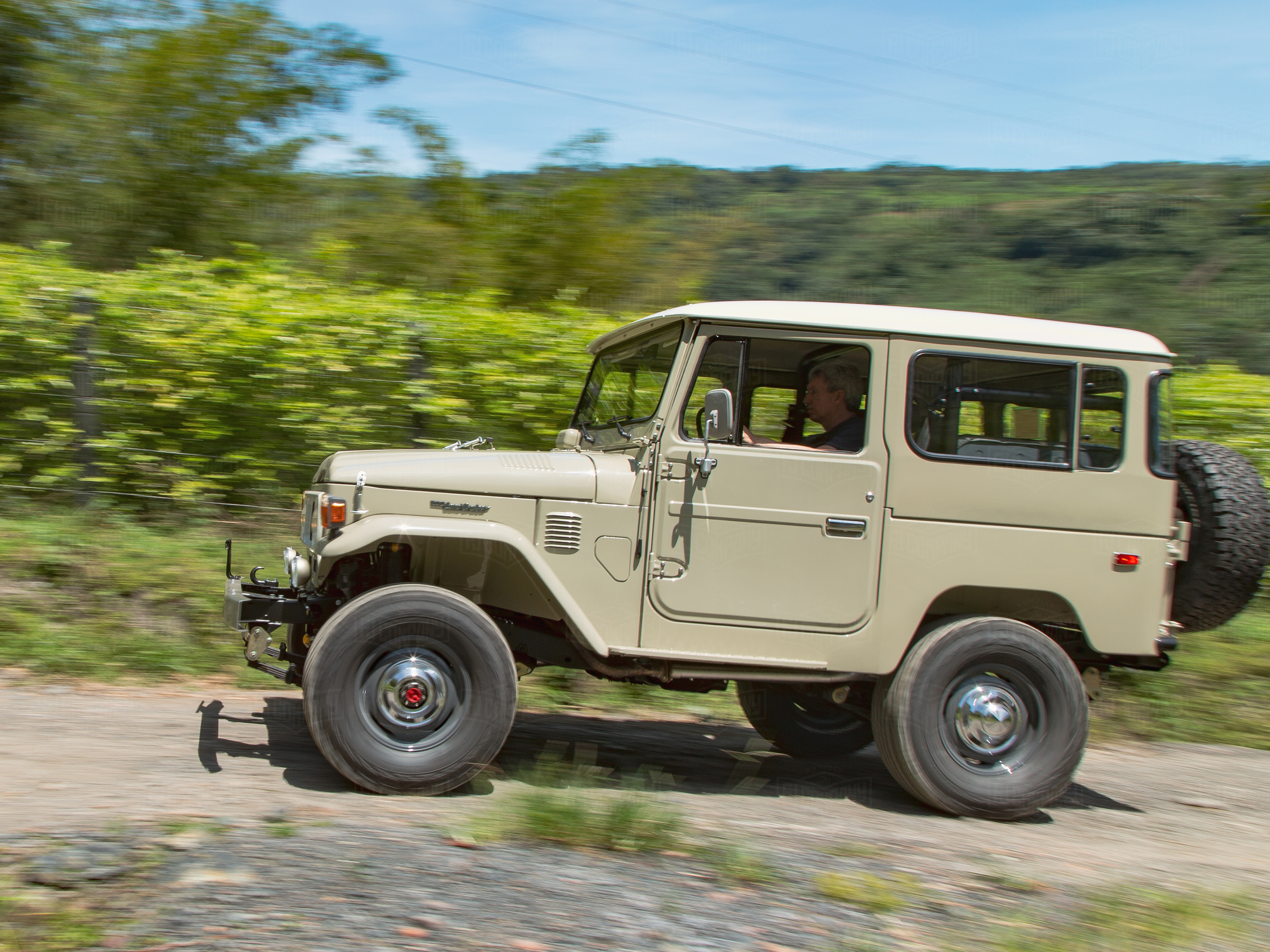 The FJ Company - 1981 FJ40 338155 Beige - Off-Road Test