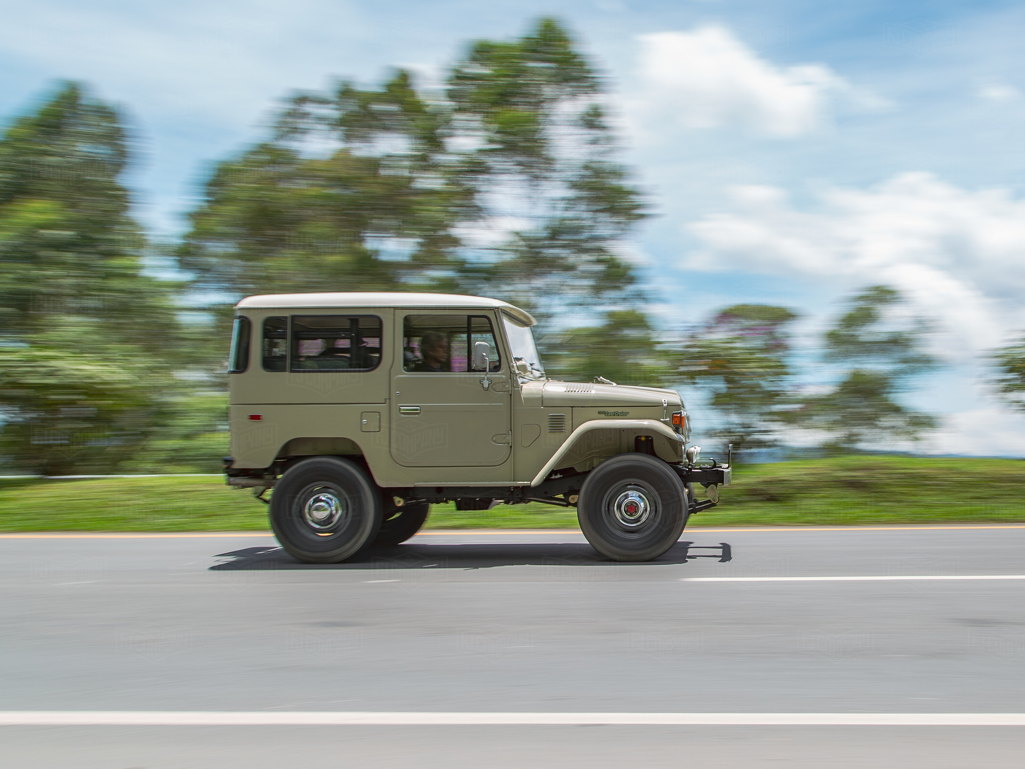 The FJ Company - 1981 FJ40 338155 Beige - Off-Road Test