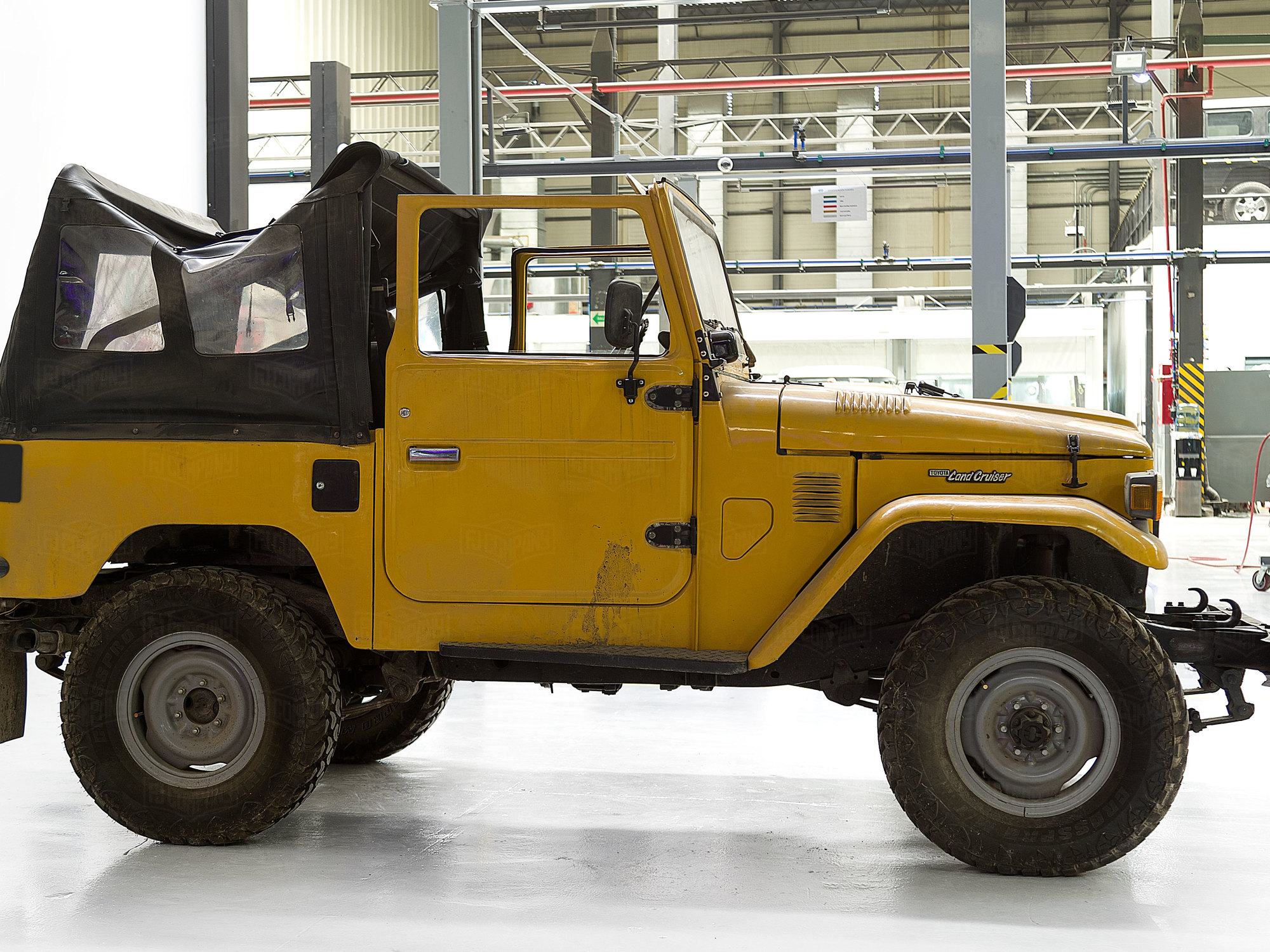 The FJ Company Toyota Land Cruiser 1982 FJ40-932413 Mustard Yellow