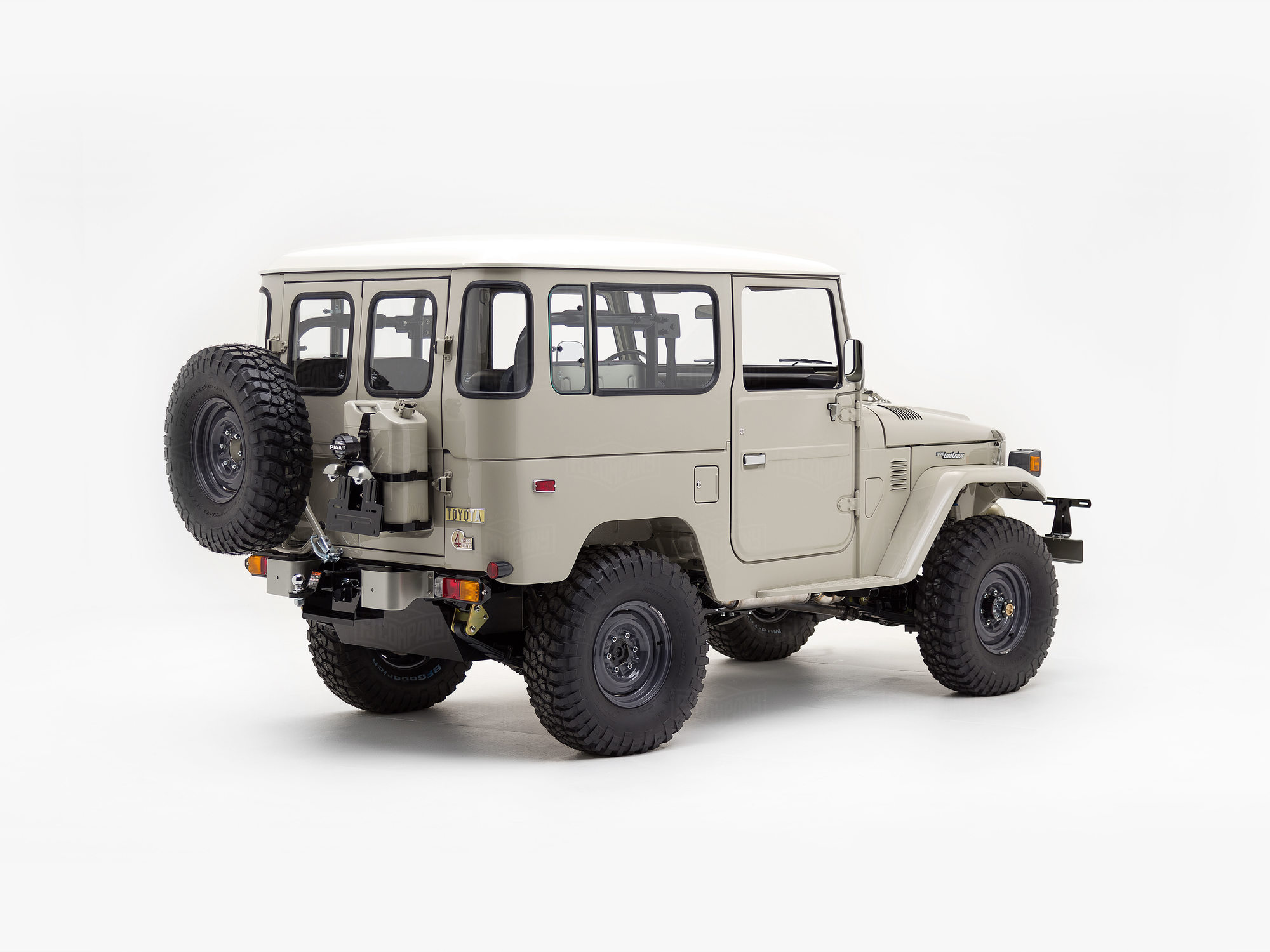 The FJ Company Toyota Land Cruiser 1983 FJ40-361577 Beige