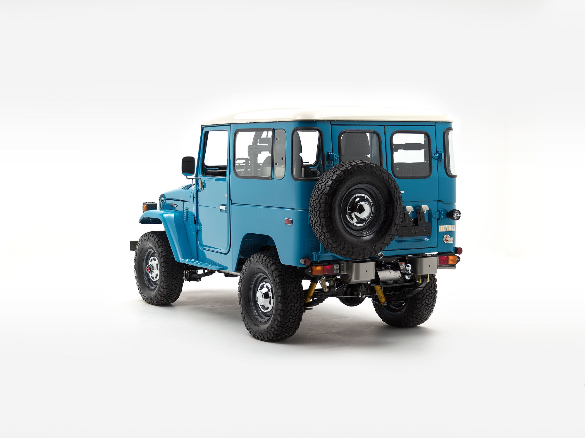The-FJ-Company-1983-FJ40-Land-Cruiser---Sky-Blue-361714