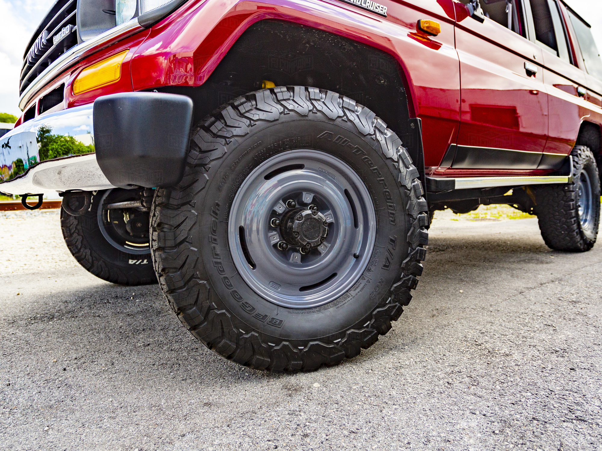 1991 JT1V0LJ7708000216 Medium Red Pearl - Outdoors - Expedition Wheels